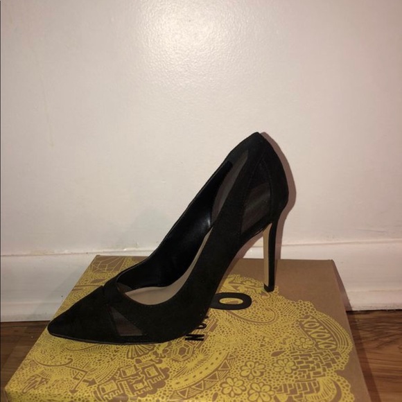 Size 6 black heels - Picture 2 of 4